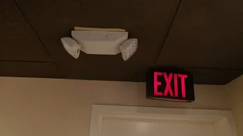 Señal de salida de emergencia para hoteles