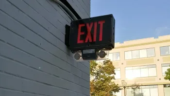 Iluminación y señalización de emergencia para exteriores