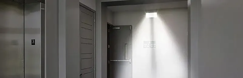 Señal de salida de emergencia LED, con panel ABS/acrílico de borde iluminado (5 LED verdes), LE2912